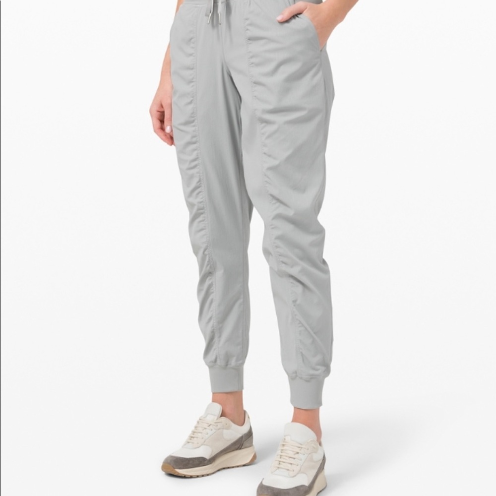 Lululemon Dance Studio Joggers Size 8 NWT